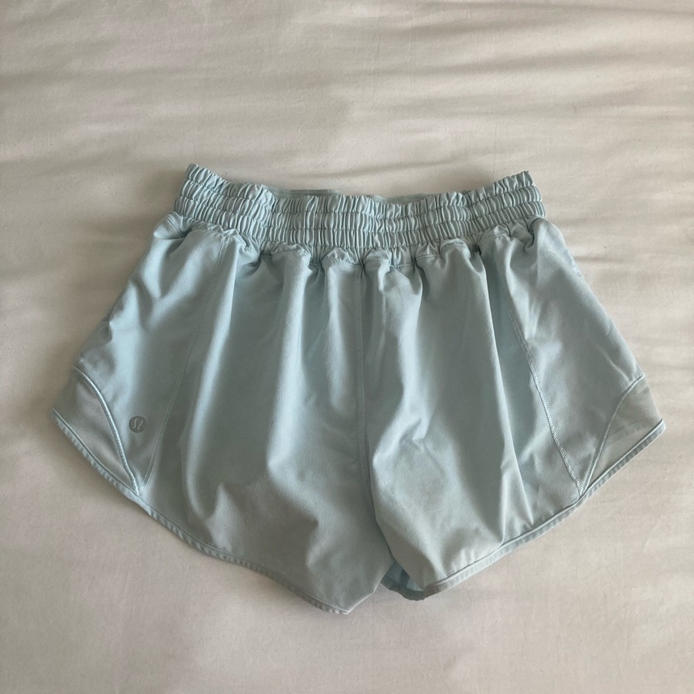 Lululemon Hotty Hot High-Rise Lined Short 2.5 in, Light blue, Size 6